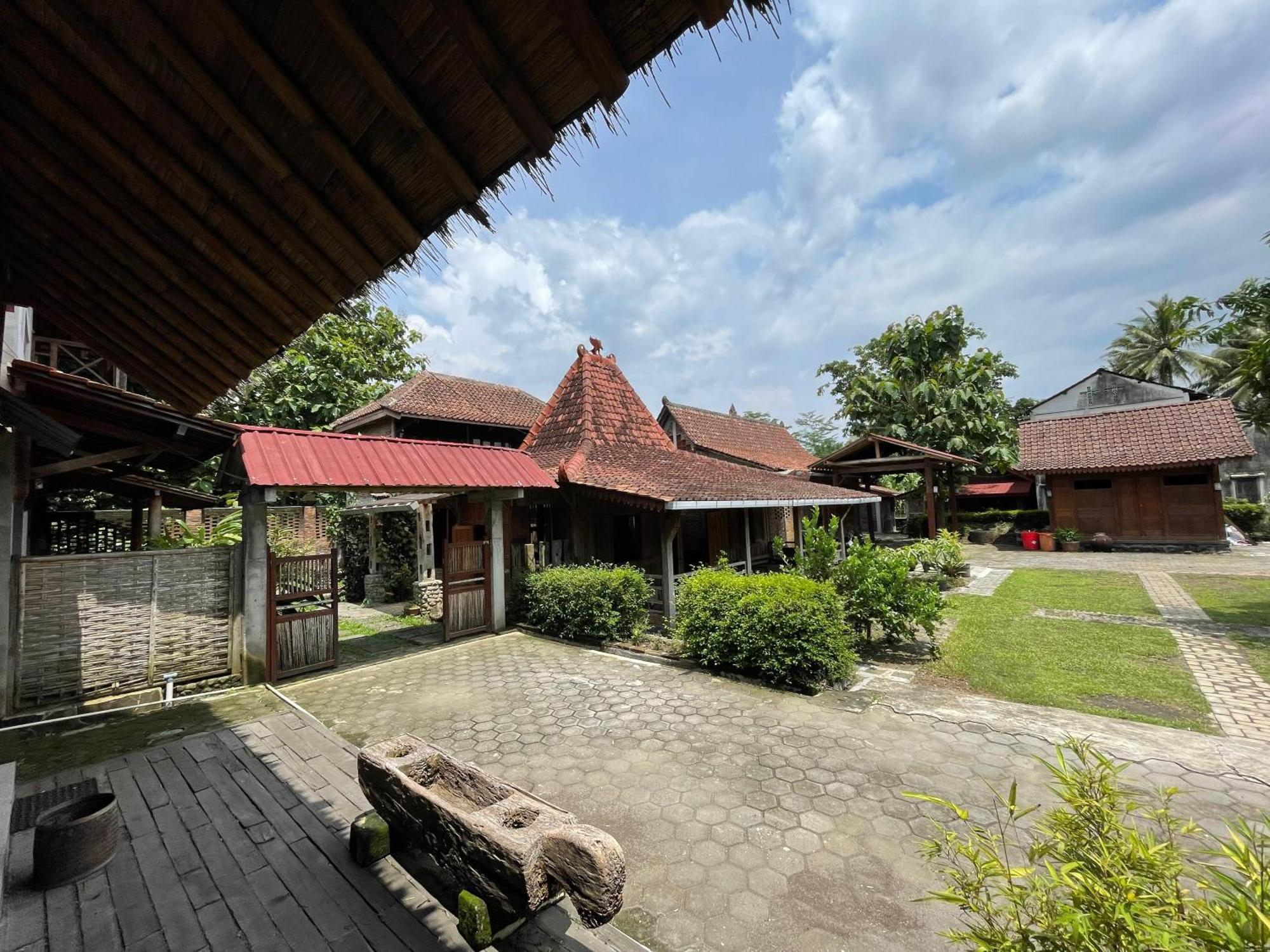 Saka Homestay Boutique & Cafe Magelang Kültér fotó